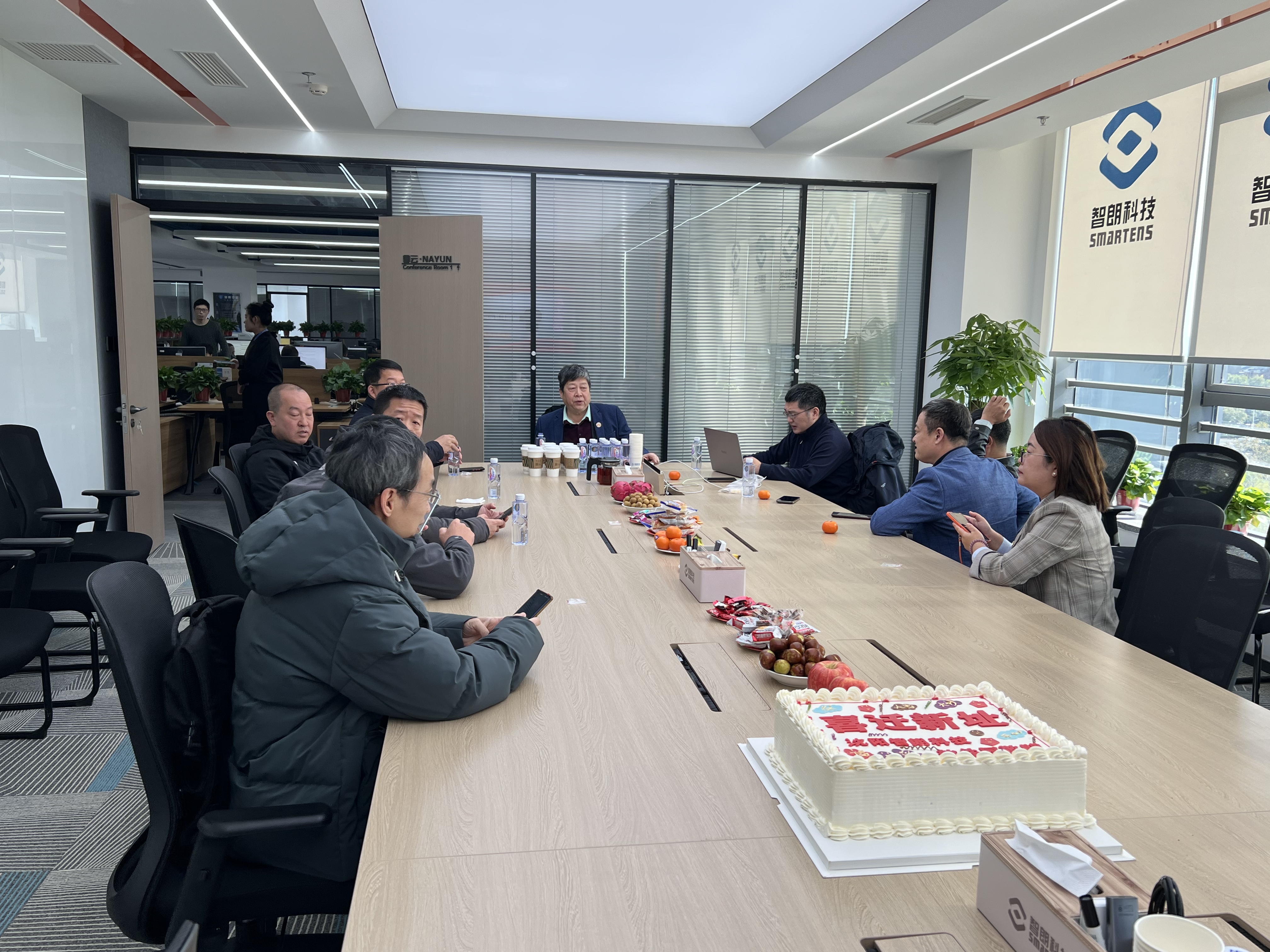 我司領導陳爾凡教授應邀參加沈陽智朗科技有限公司遷新址慶典，并參觀該公司科研成果和新產(chǎn)品。